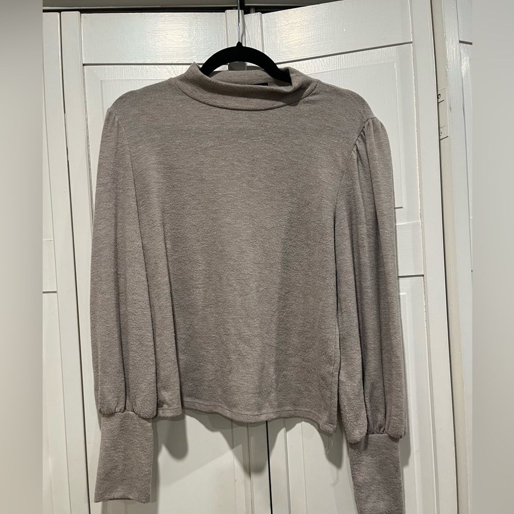 Long sleeve mock neck‎ by 21 saints size large EUC